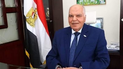 ولي أمر تلميذ وزوجته يعتديان على مدير مدرسة بالسب بأسيوط