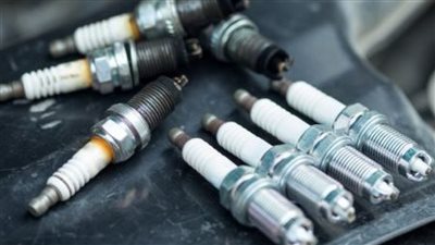 تتسبب في زيادة استهلاك الوقود.. أعراض تلف شمعات الاحتراق في السيارة