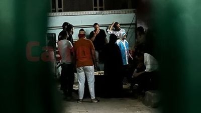 حزن وحسرة أسرة تلميذة العجوزة خلال انتظار خروج جثمانها أمام مستشفى الهلال | بث مباشر