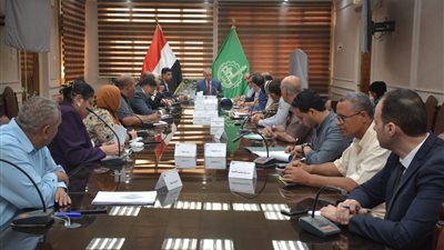 محافظ القليوبية يعقد اجتماعًا لتطوير الخدمات المقدمة لمنطقة الـ 113 والـ 59 عمارة سكنية بالخانكة