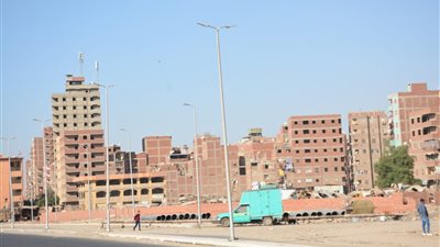 محافظ القليوبية يجرى جولة تفقدية بمدينتي بنها والخصوص لمتابعة المشروعات