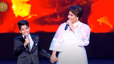 وأنت ماشي في سينا.. شيرين عبدالوهاب ومحمد أسامة يقدمان أغنية أمام الرئيس احتفالًا بأكتوبر
