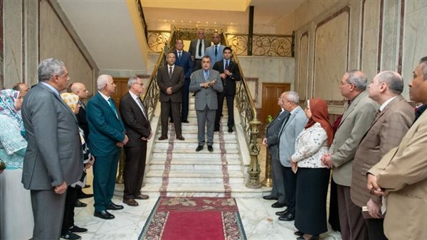 وزير الإنتاج يهنئ