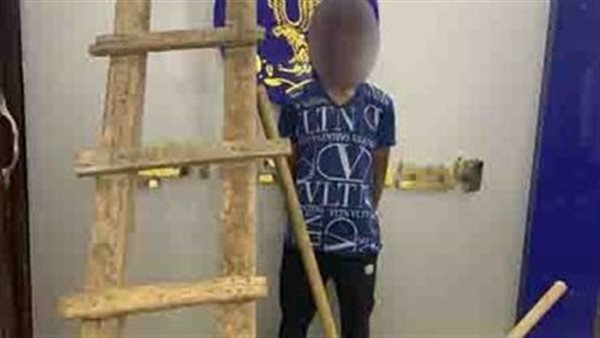 المتهم بالتنقيب عن