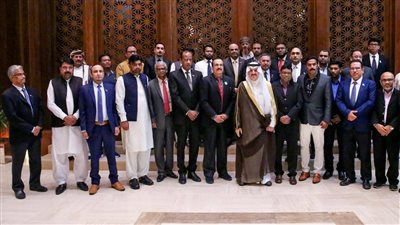 أمير المنطقة الشرقية بالسعودية يكرّم الجالية المصرية |صور 