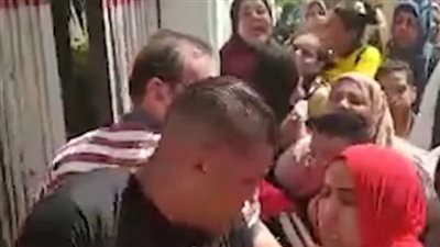 بعد نشر القاهرة 24.. وكيل تعليم الإسكندرية يطالب الأهالي بعدم التكدس أمام المدارس