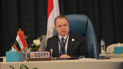 قطع يد سيدة وحاول ذبح نجلها.. النائب العام يحيل بلطجي دمياط لمحكمة الجنايات | بث مباشر