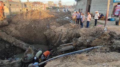 بعد شكاوى المواطنين.. تنفيذ خط مياه جديد بطول 200 متر أسفل ترعة المحمودية بالبحيرة
