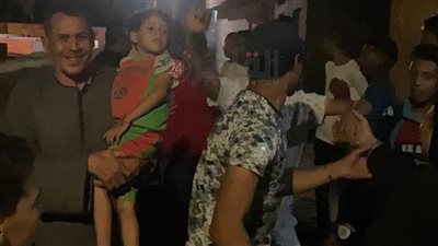 بالأغاني والرقص.. أهالي النجع الطويل في الأقصر يحتفلون بعثور رضا على أهلها بعد غياب 45 عامًا | صور