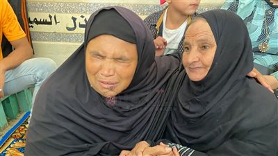 بالزغاريد.. أهالي الكرنك يستقبلون أقارب الحاجة رضا عقب وصولهم إلى الأقصر| صور