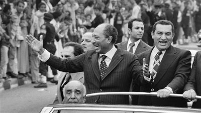 تجول بها بعد انتصار أكتوبر وبيعت في مزاد.. ما لا تعرفه عن سيارة السادات كاديلاك فليتوود S75