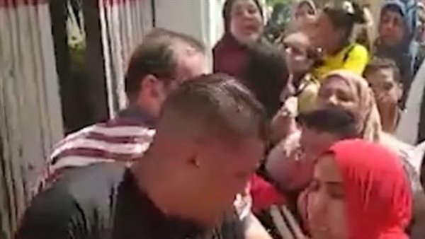 تكدس أمام مدرسة بالإسكندرية