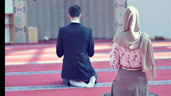 صلاة الرجل بامرأته
