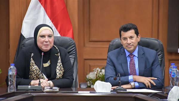 وزير الرياضة يلتقي