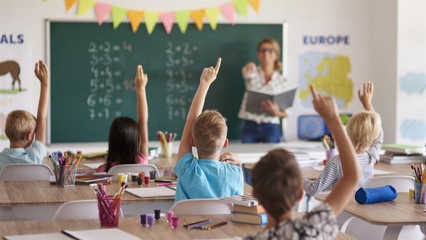 المعلمة داخل الفصل