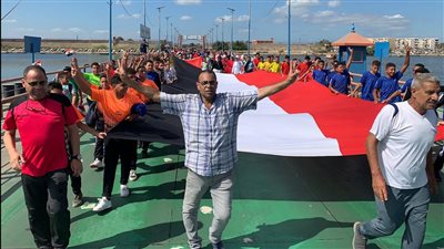 احتفالا بذكرى نصر أكتوبر.. المئات يشاركون في ماراثون لعبور قناة السويس ببورسعيد | صور