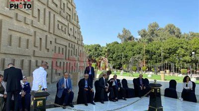 إحياءً للذكرى الـ49 لنصر أكتوبر.. وصول أسرة السادات ومواطنين إلى النصب التذكاري | بث مباشر