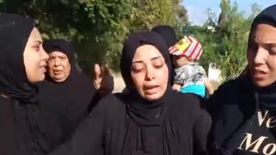 والدة الطفلتين ضحيتي حقنة المضاد الحيوي بالإسكندرية أثناء دفنهما: استعوضت ربنا فيكم | بث مباشر 