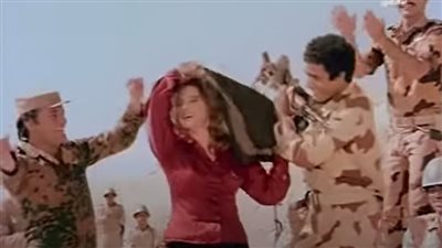 ابنة ماجدة تكشف كواليس الرقصة الشهيرة لـ أحمد زكي بالسلاح مع والدتها في العمر لحظة: كانا على خلاف