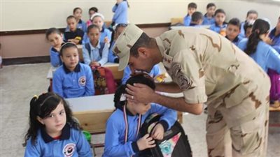 القوات المسلحة تنظم زيارات لمرافقة أبناء الشهداء ومصابي العمليات للمدارس في بداية العام الدراسي