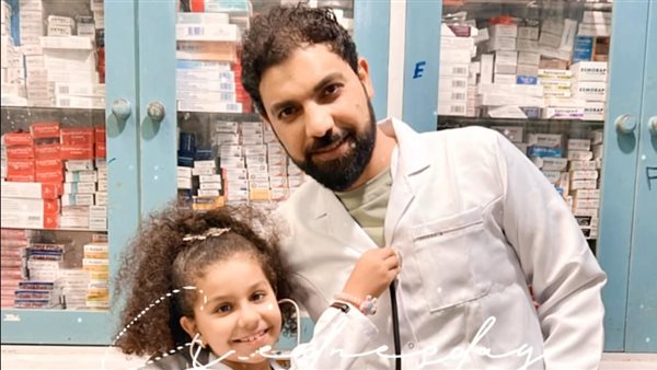 الطفلة هنا ووالدها