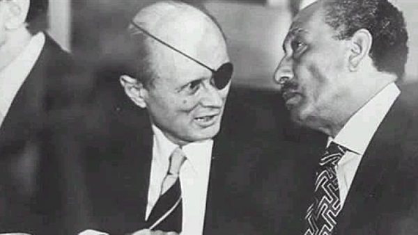 السادات وموشيه ديان