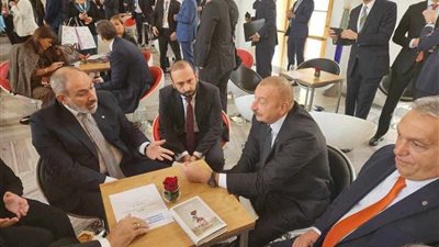 الرئيس الأذربيجاني يلتقي رئيس وزراء أرمينيا في براغ 