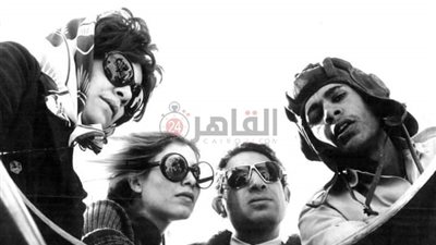 ذكرى انتصارات أكتوبر.. صورة نادرة لـ محمد عوض أثناء زيارته للجبهة