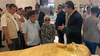 المتحف القومي للحضارة المصرية يستقبل نائب رئيس جمهورية إندونيسيا الأسبق والوفد المرافق له | صور 
