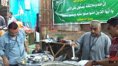 نابت وأرز بلبن.. أهالي سوهاج يحتفلون بالمولد النبوي على طريقتهم الخاصة | صور