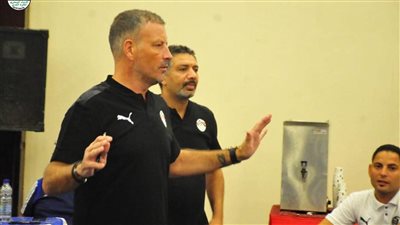 شوبير: كلاتنبرج مش عارف يسوق لجنة الحكام.. واستقالة منتظرة لهذا الثنائي 