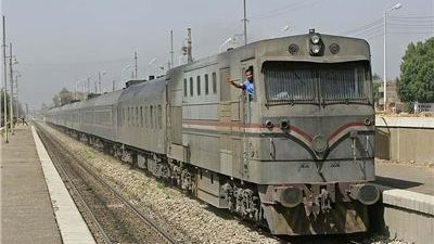 كانت رايحة تجيب عيش.. مصرع ربة منزل أسفل عجلات قطار بالمنوفية | بث مباشر