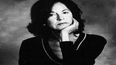 ذكرى تتويج لويز جلوك بـ نوبل.. لماذا حصدت الشاعرة الأمريكية أهم جائزة في الآداب؟