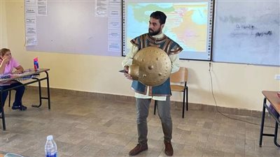 طومان باي والعثمانيون.. الجزيري مدرس يجسد شخصيات الملوك لتبسيط التاريخ للطلاب