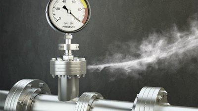 إنقاذ 6 فتيات بعد استنشاق غاز الكلور بأحد مصانع المنطقة الصناعية الثالثة ببرج العرب