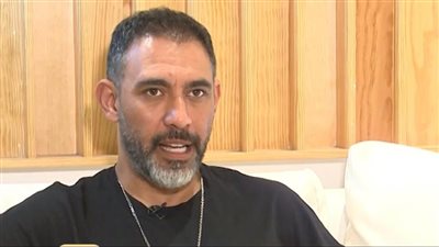 المطرب اللي بيغني من ألحان الآخرين ليس فنان.. أبرز تصريحات عمرو مصطفى