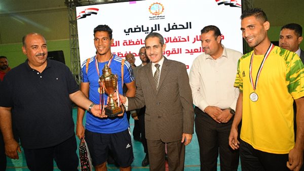 محافظ الغربية يشهد