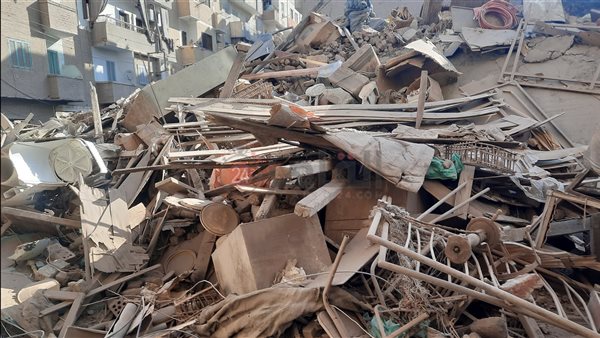 انهيار العقار بمركز