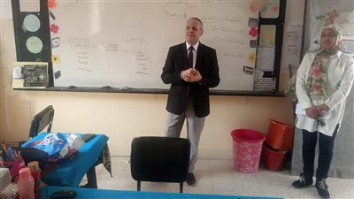 وكيل تعليم كفر الشيخ: تحميل المواد العلمية على السبورات الذكية لجذب الطلاب