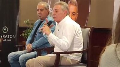 محمود حميدة: خلعت أسناني بناءً على طلب الأسياد.. والفنان بيضحي لحد ما يموت