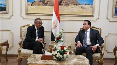 وزير الصحة يستقبل المدير العام لمنظمة الصحة العالمية بمطار القاهرة الدولي