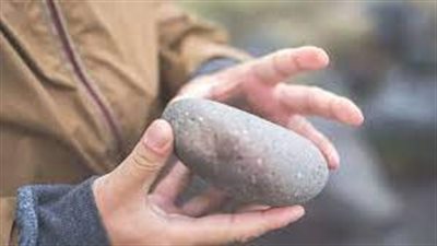 هل يجوز التيمم بالحائط أم شرط التراب؟.. الإفتاء تجيب