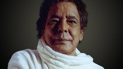 من 10 قروش إلى العالمية.. كيف روى الكينج محمد منير معاناته بعد وصوله القاهرة؟