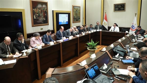 وزير الصحة والسكان،