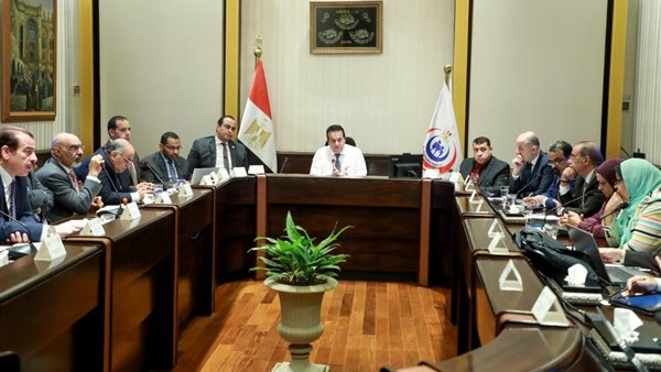 وزير الصحة والسكان،