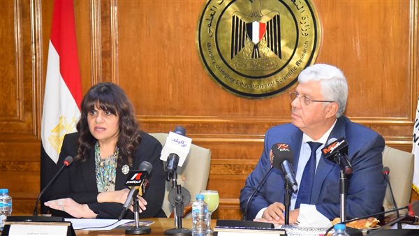 وزيرة الهجرة ووزير