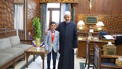 شيخ الأزهر يكرم الفريق الحاصل على المركز الأول عربيا بالأسبوع العربي للبرمجة بتونس