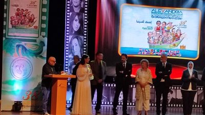 خيري بشارة يتعرض لموقف محرج بحفل ختام مهرجان الإسكندرية لدول البحر المتوسط