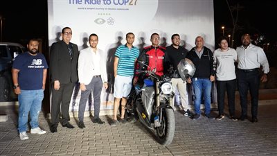 مغامر مصري ينطلق في رحلة بالمحافظات على دراجة كهربائية للتوعية بقضية تغيُّر المُناخ | صور 