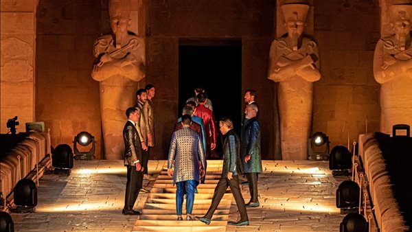 عرض الأزياء في معابد